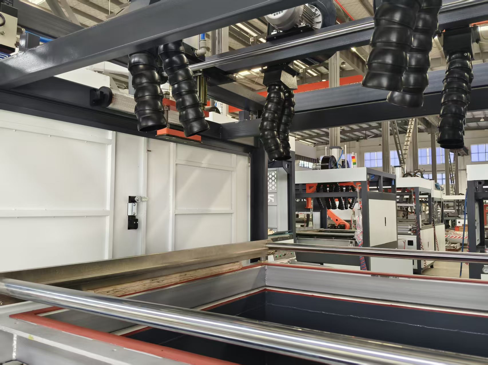 ماكينة تشكيل فراغ الأمتعة مقاس 24 بوصة